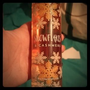 Bath and Body Works Snowflake & Cashmere